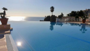 Magnifique 2p piscine terrasse aperçu mer parking